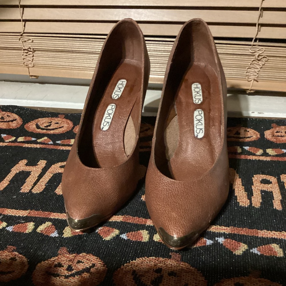 Hokus Pokus leather pumps with metal heel & tips - Size 8 1/2 - Picture 4 of 5